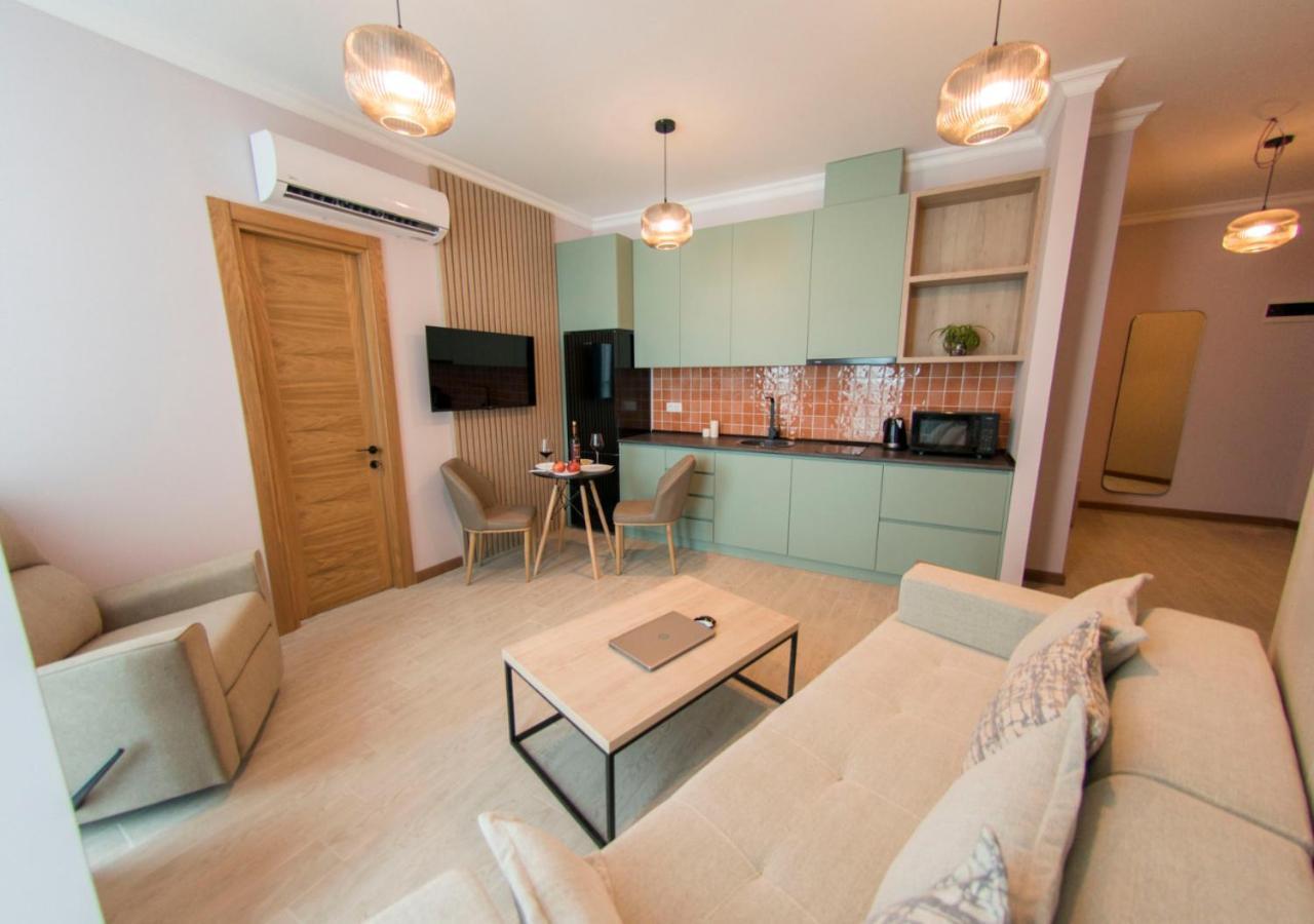 Season Suite Apart-Hotel Батумі Екстер'єр фото