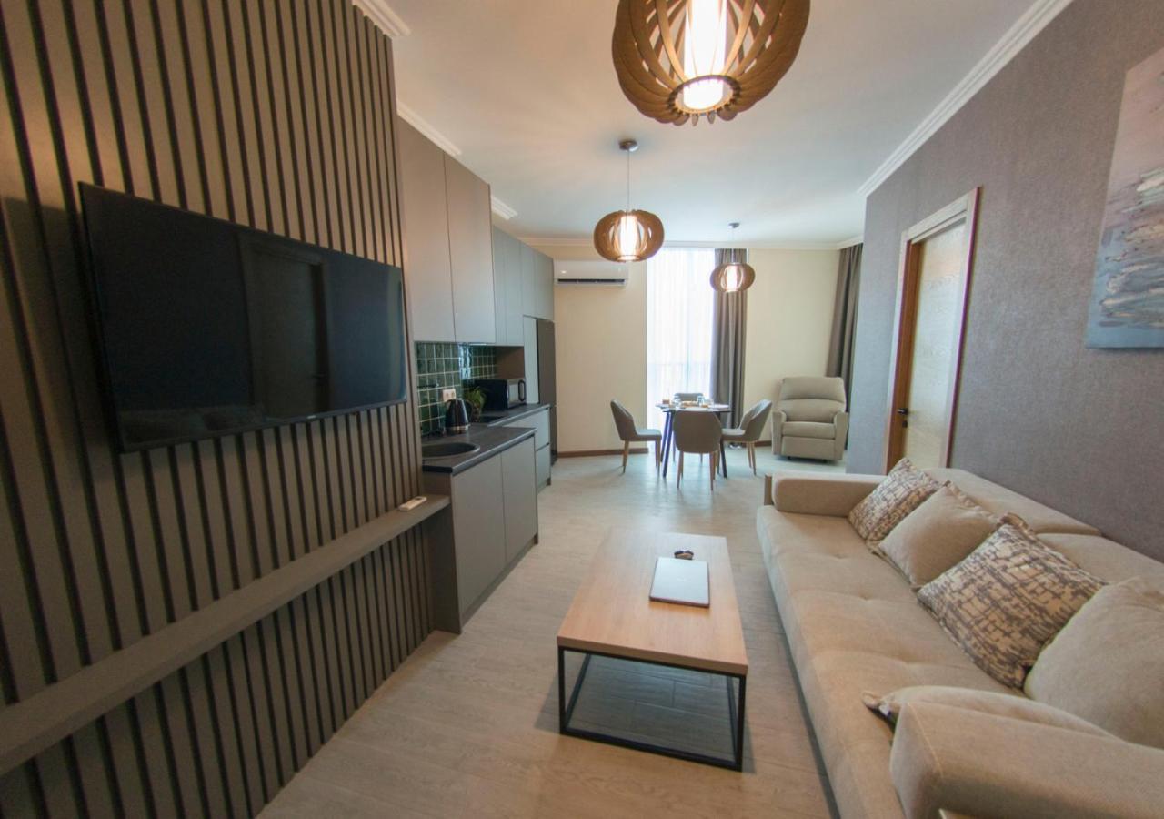 Season Suite Apart-Hotel Батумі Екстер'єр фото
