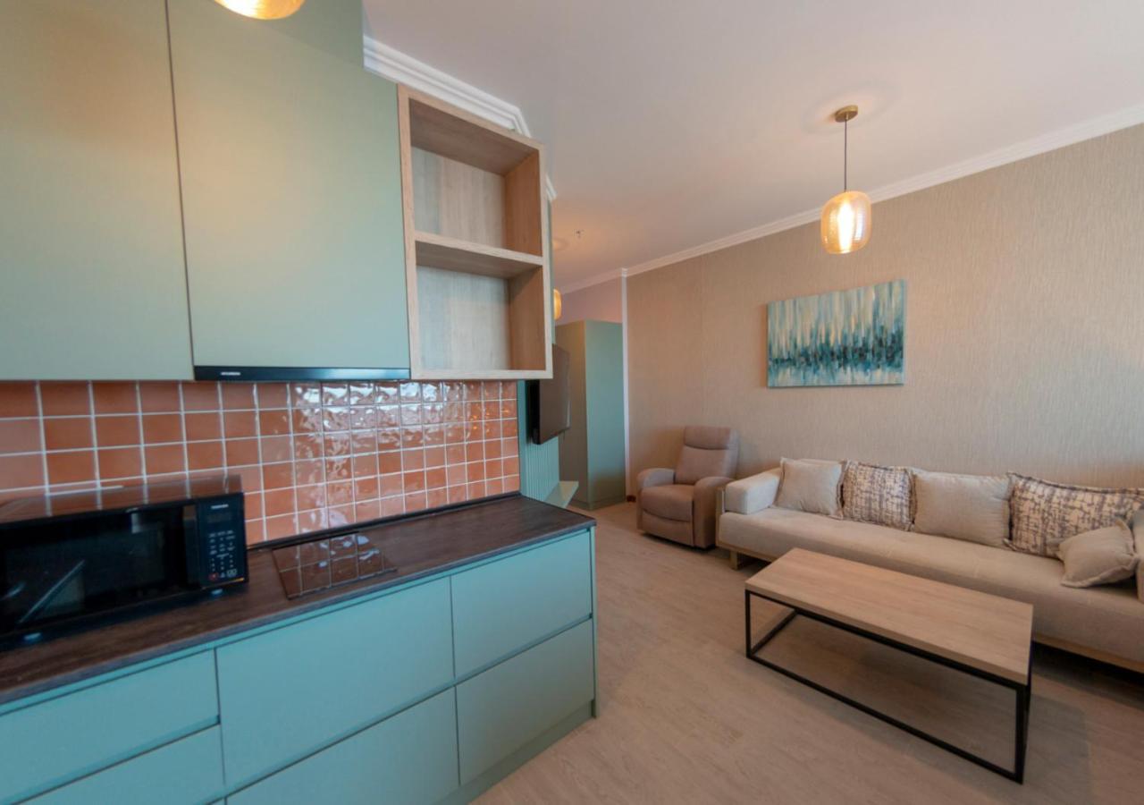 Season Suite Apart-Hotel Батумі Екстер'єр фото