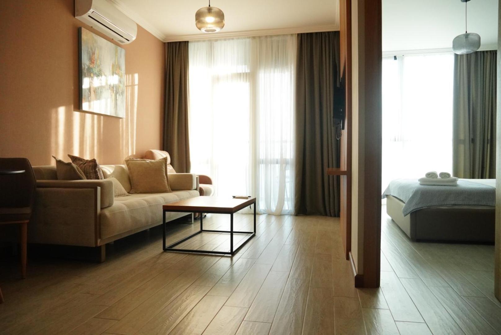Season Suite Apart-Hotel Батумі Екстер'єр фото