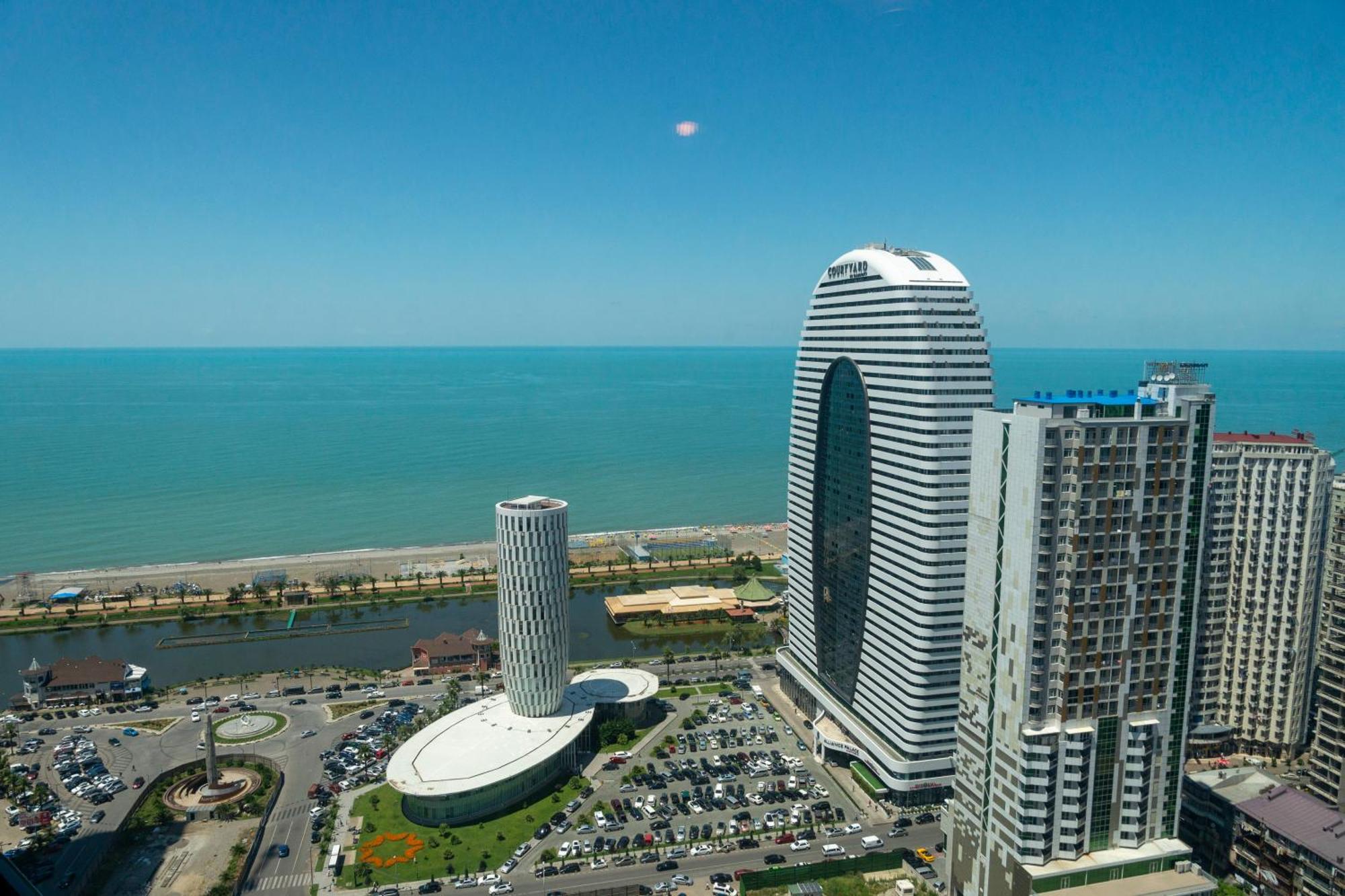 Season Suite Apart-Hotel Батумі Екстер'єр фото
