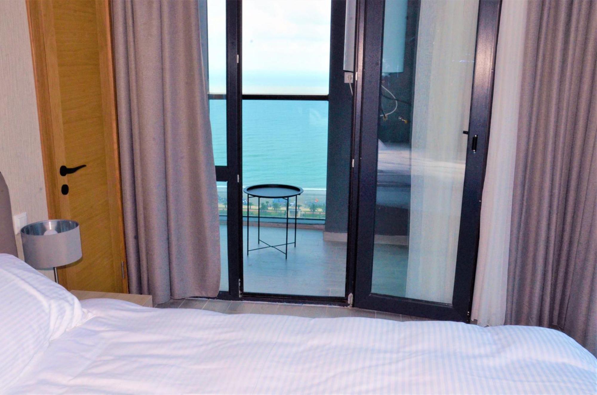 Season Suite Apart-Hotel Батумі Екстер'єр фото
