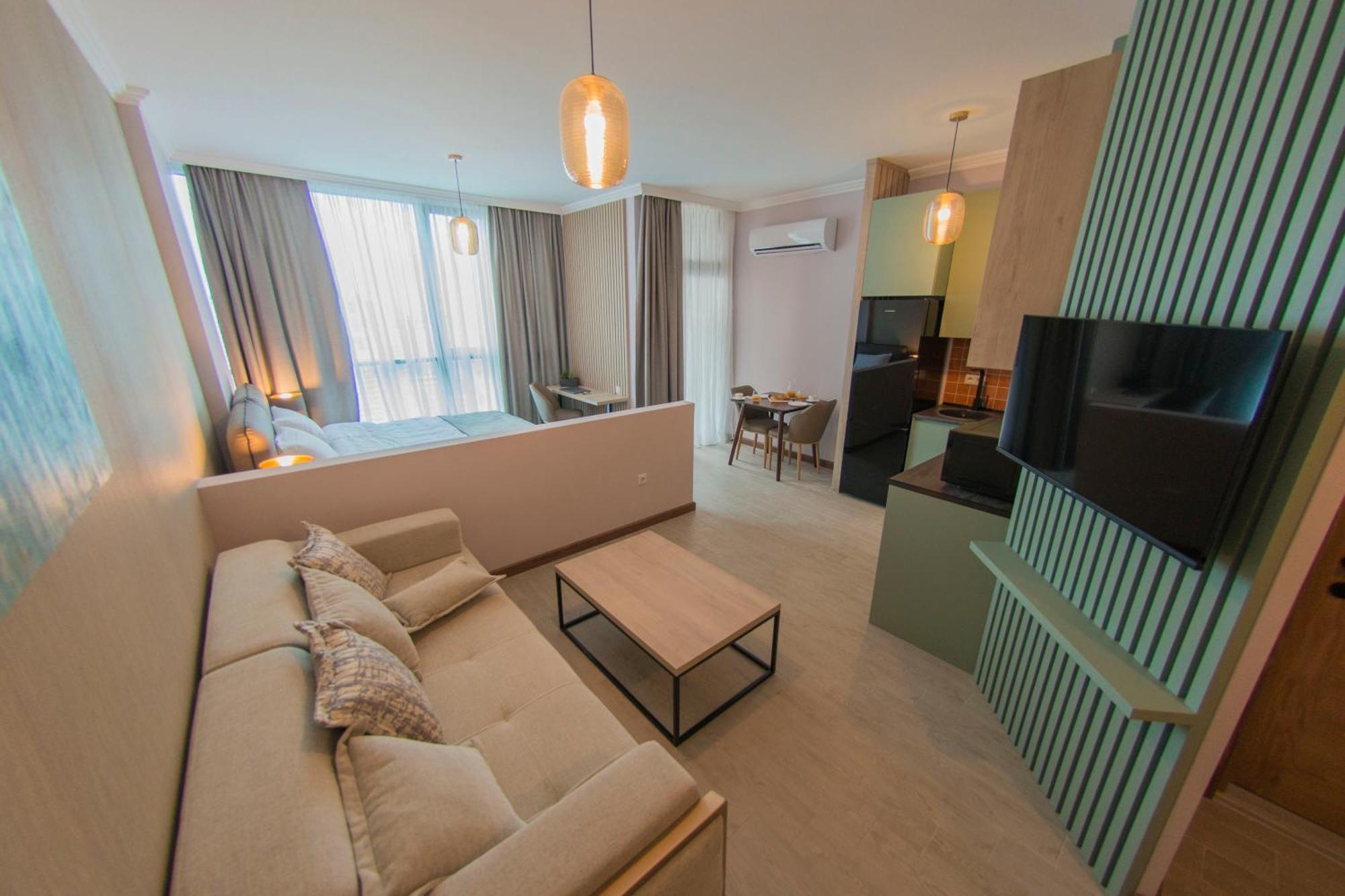 Season Suite Apart-Hotel Батумі Екстер'єр фото