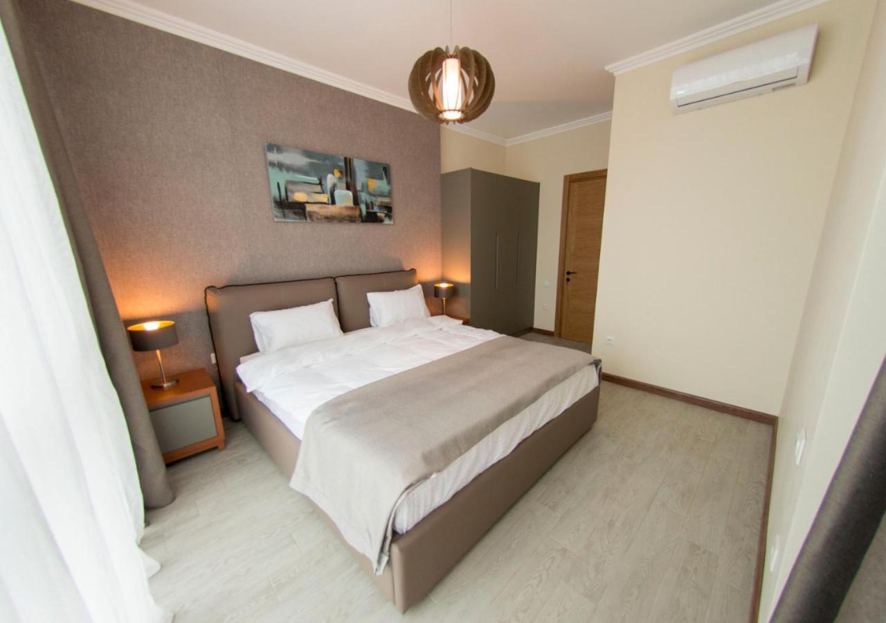 Season Suite Apart-Hotel Батумі Екстер'єр фото