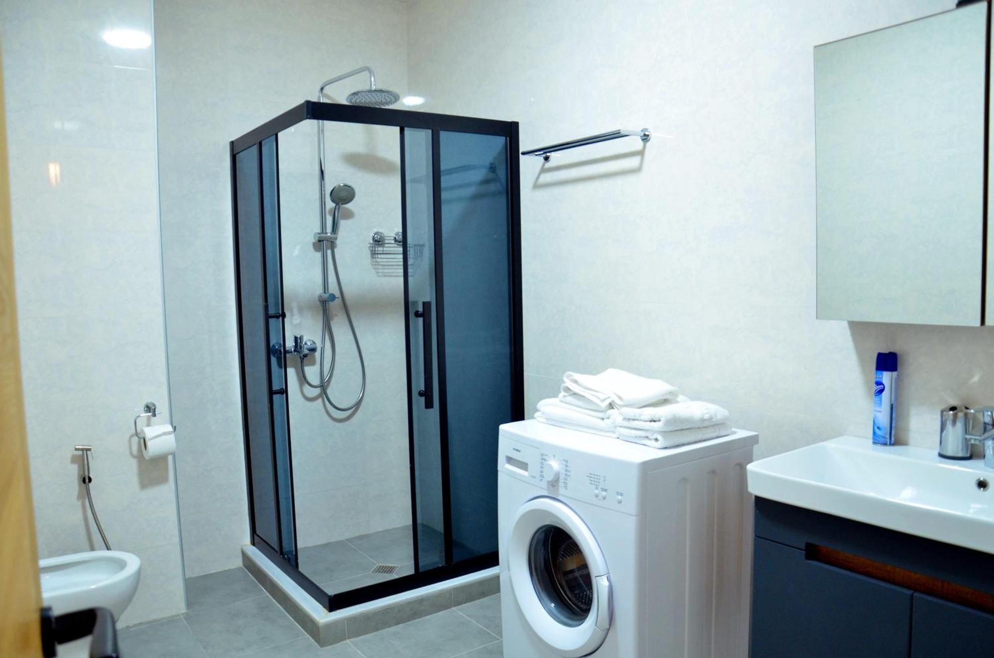 Season Suite Apart-Hotel Батумі Екстер'єр фото